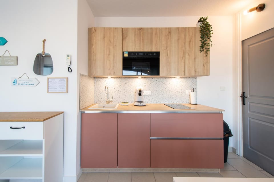 Coffee/tea facilities, dishwasher, oven, kitchen