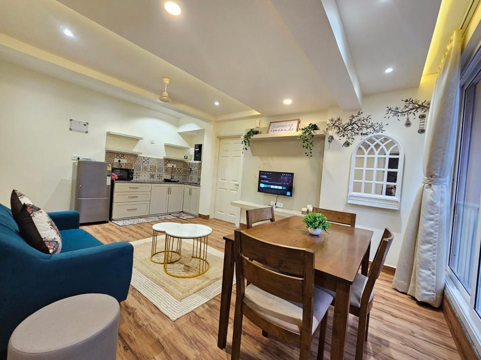 Seating area, Dining area