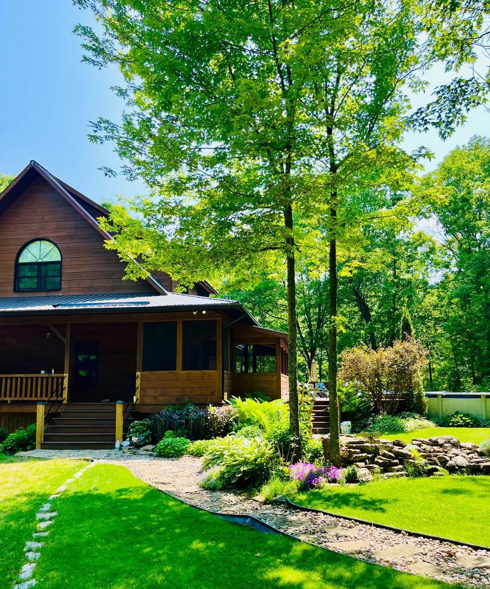 Rideau Lakes Rustic Chalet in Relaxing Natural Setting Chalet in Rideau Lakes
