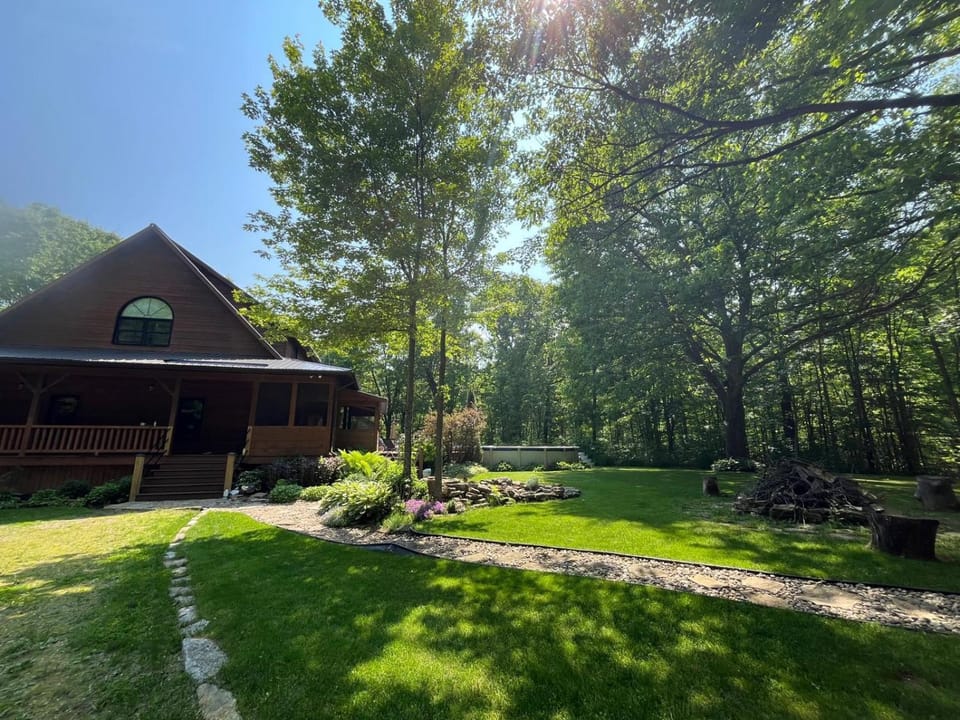 Rideau Lakes Rustic Chalet in Relaxing Natural Setting Chalet in Rideau Lakes