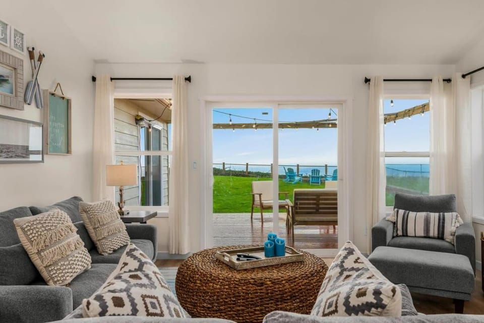 Marbella Lane Wave HS w EV Charger Oceanfront House in Whidbey Island