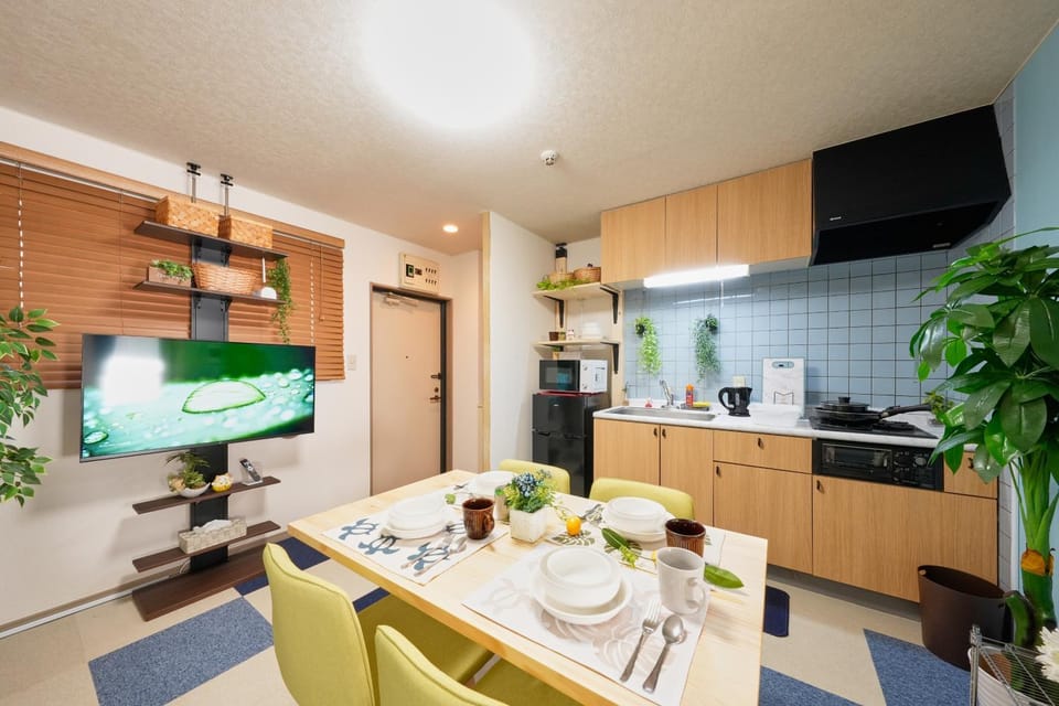 TV and multimedia, Kitchen or kitchenette, Dining area, stove