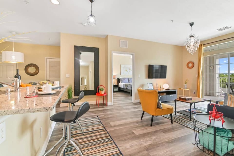 SPECTACULAR CONDO only 4 Miles to Disney! Apartment in Osceola County