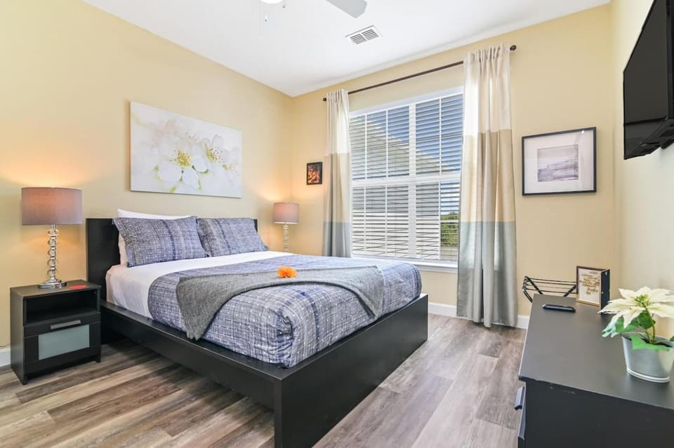 SPECTACULAR CONDO only 4 Miles to Disney! Apartment in Osceola County