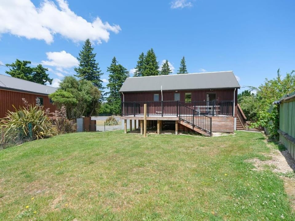 Property building, Spring, Day, Natural landscape, Garden, Garden view