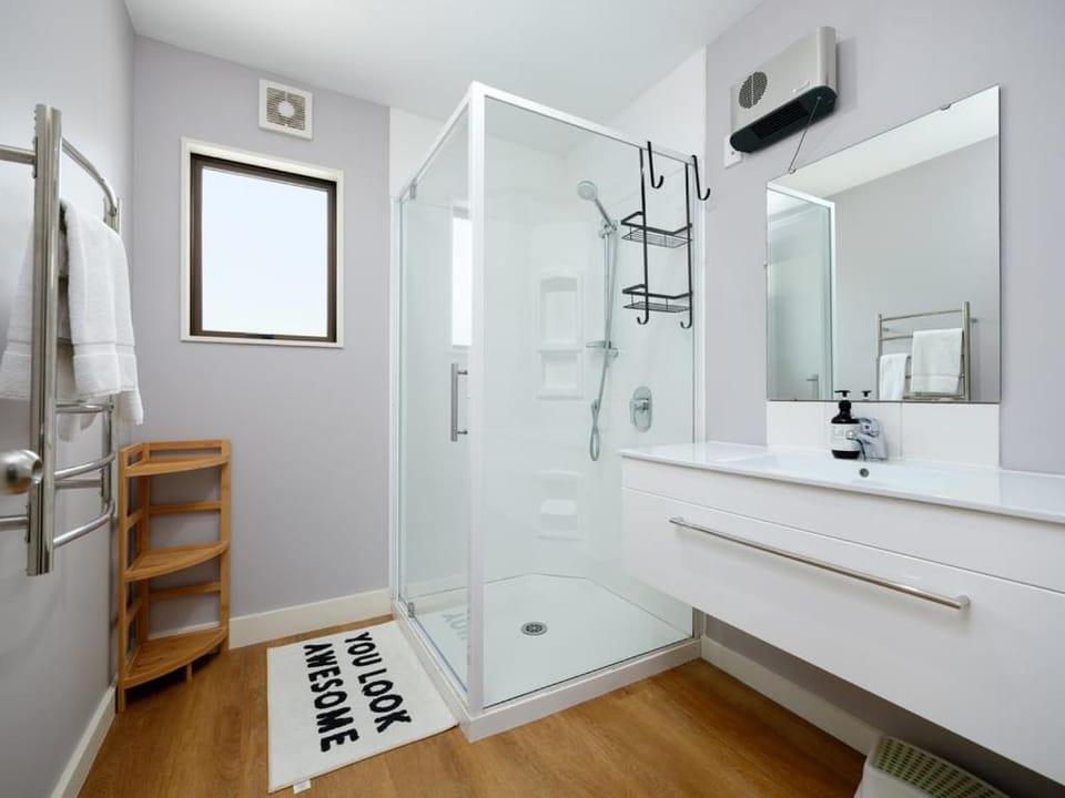 Shower, Bathroom, towels