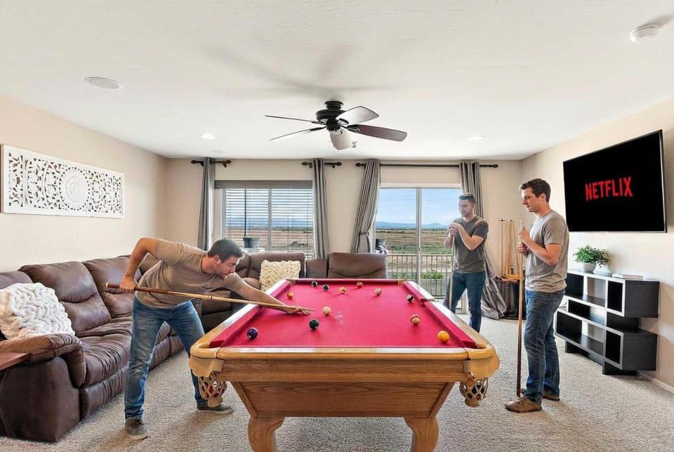 Sleeps 14 Pool Fire Pit Billiards EV Plug House in Mesa
