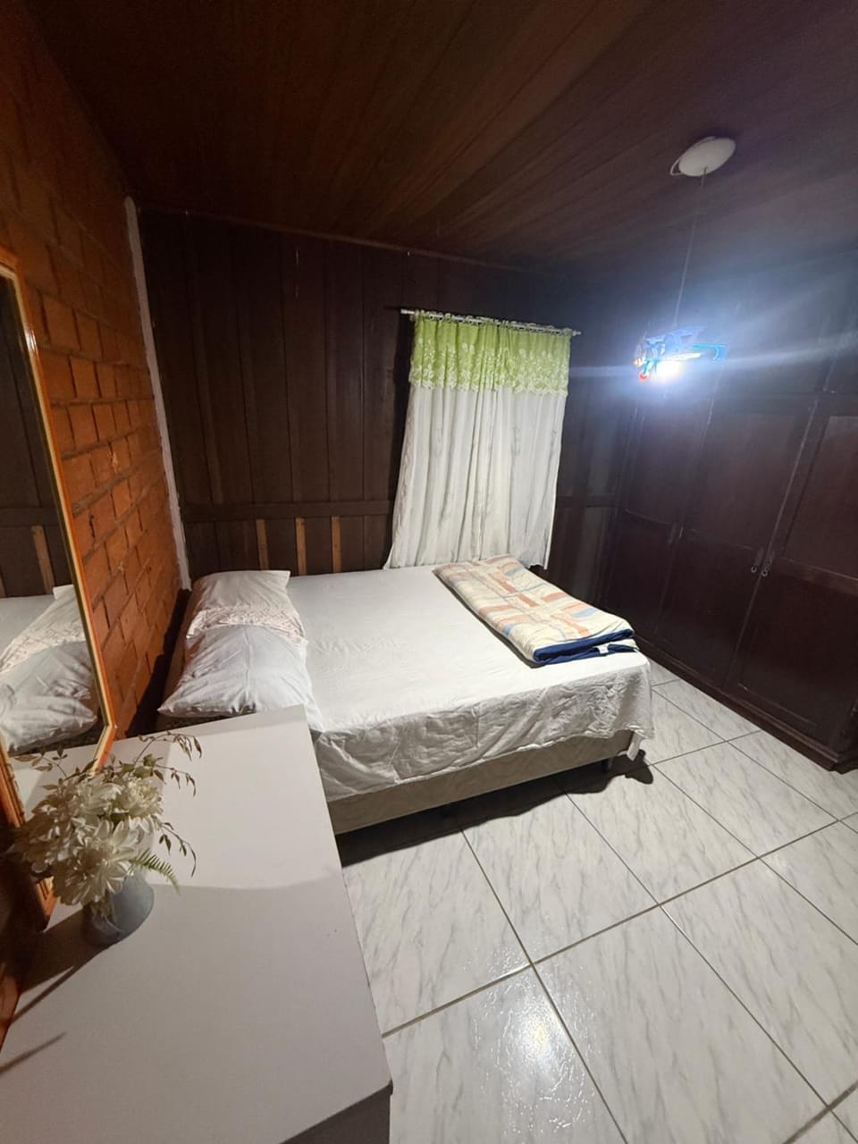 Casa Canasvieiras 2 Dormitórios a 3km do mar Sala, cozinha, 2 dormitórios, banheiro, área com churrasqueira e amplo espaço externo House in Florianopolis