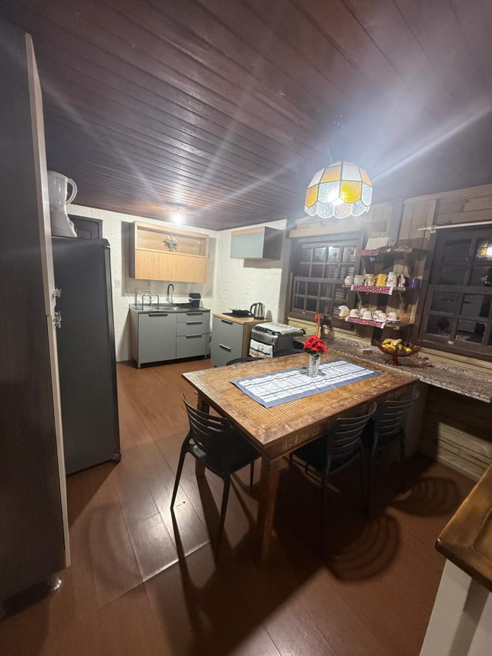 Casa Canasvieiras 2 Dormitórios a 3km do mar Sala, cozinha, 2 dormitórios, banheiro, área com churrasqueira e amplo espaço externo House in Florianopolis