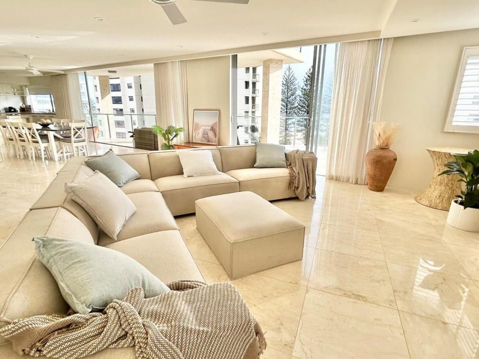 Maili Building - Luxury Coolangatta Sub-Penthouse Beach Abode Apartment in Tweed Heads