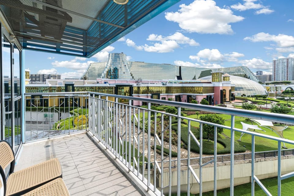 Nearby landmark, Balcony/Terrace, Landmark view