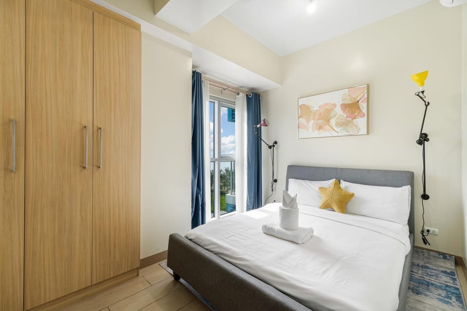 Bed, Bedroom, Sea view