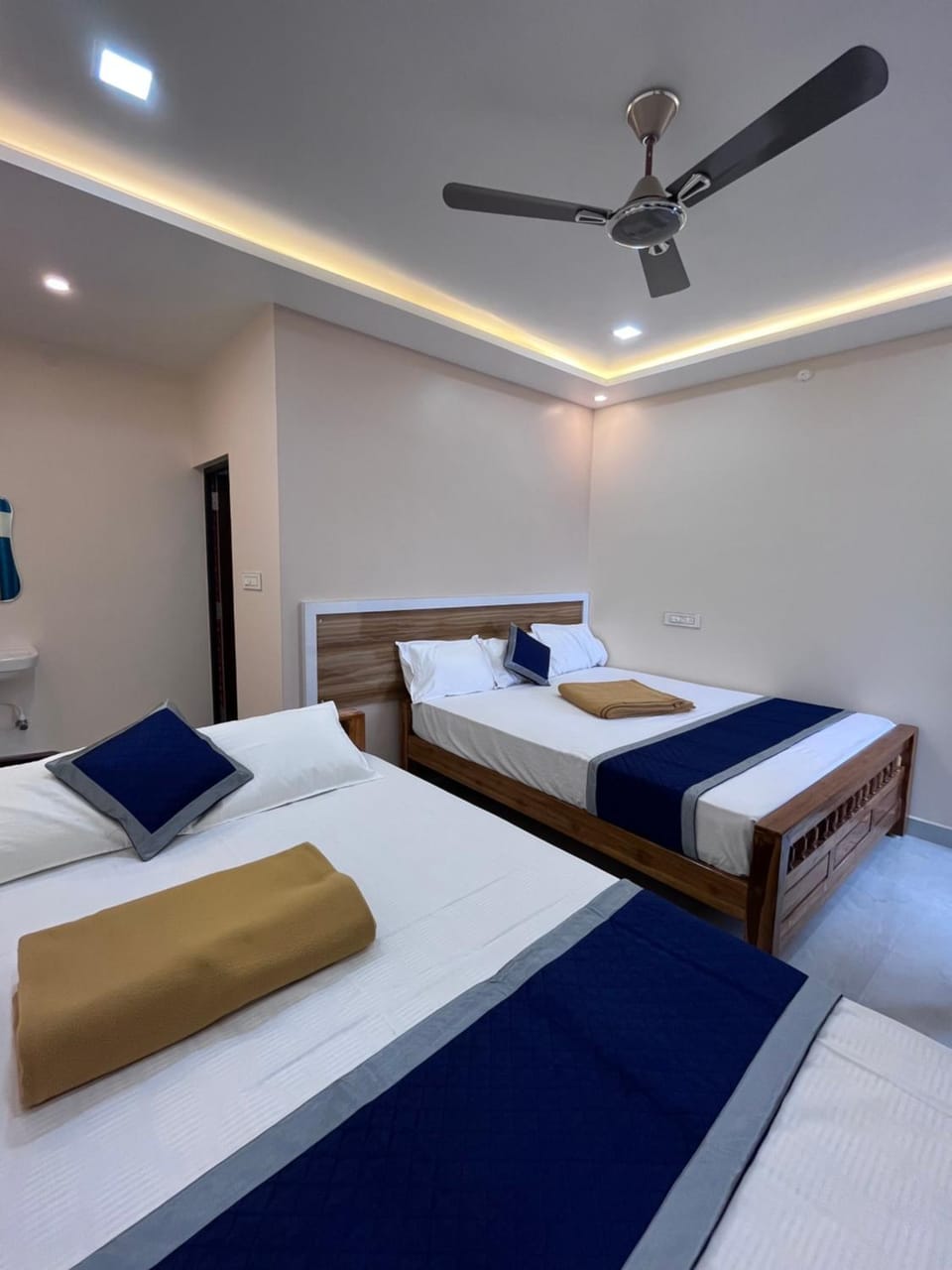 Bed, Photo of the whole room, Bedroom, air conditioner