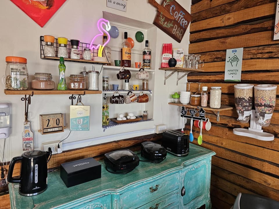 Coffee/tea facilities, Food and drinks, Food, Breakfast, toaster