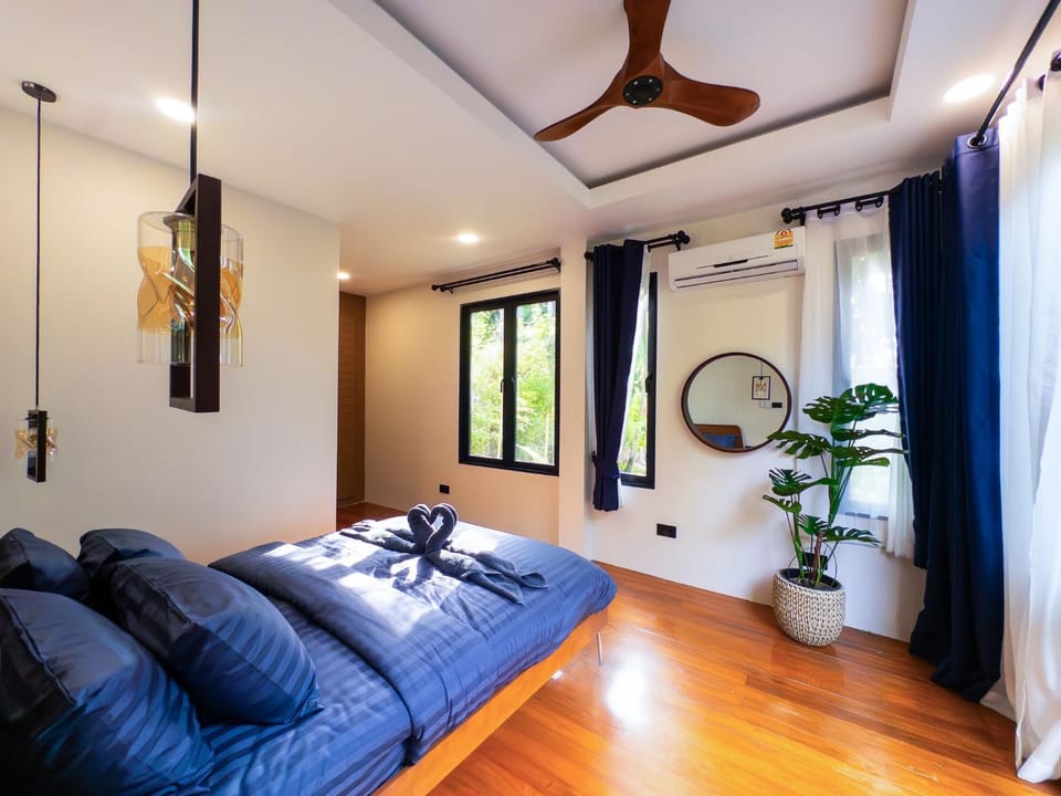 Bed, Living room, Bedroom
