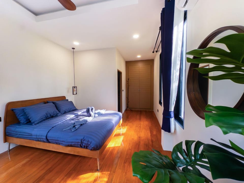 Bed, Living room, Bedroom
