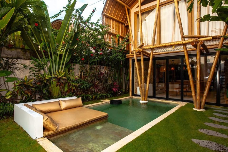 Garden, Seating area, Garden view, Pool view, Swimming pool, sunbed