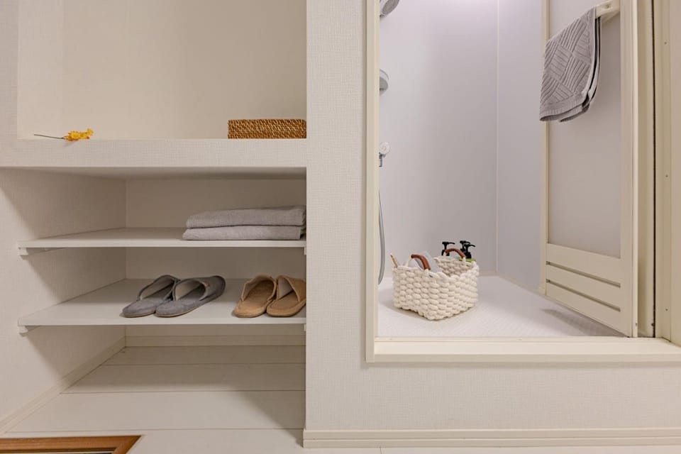 Otsuka 7 mins one stop to Ikebukuro mansion with garden Apartment in Japan