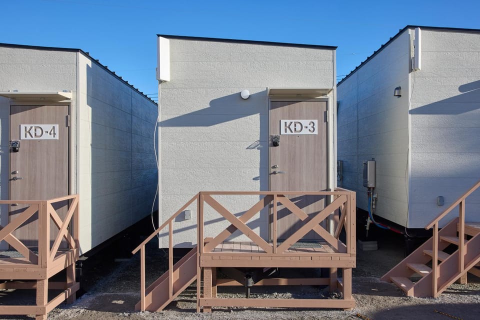Property building, Facade/entrance, Day