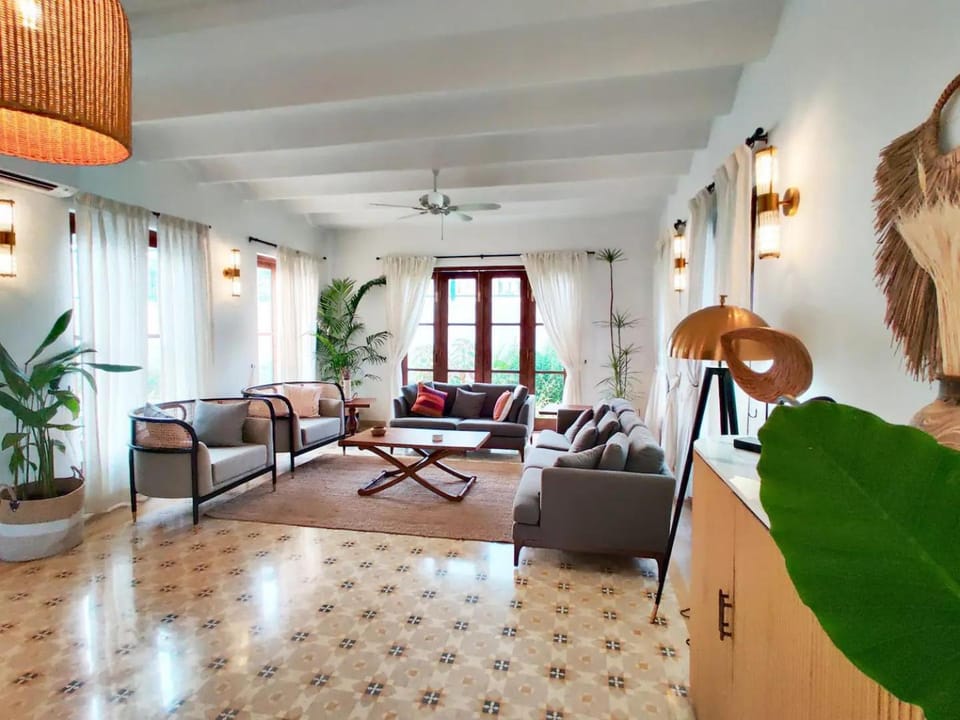 Living room, Seating area