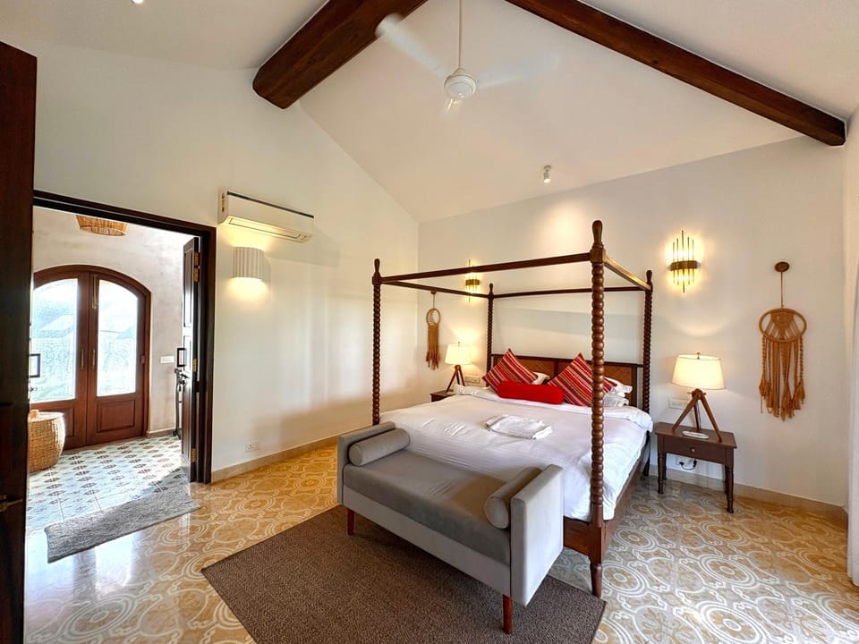 Bed, Bedroom, wardrobe, air conditioner