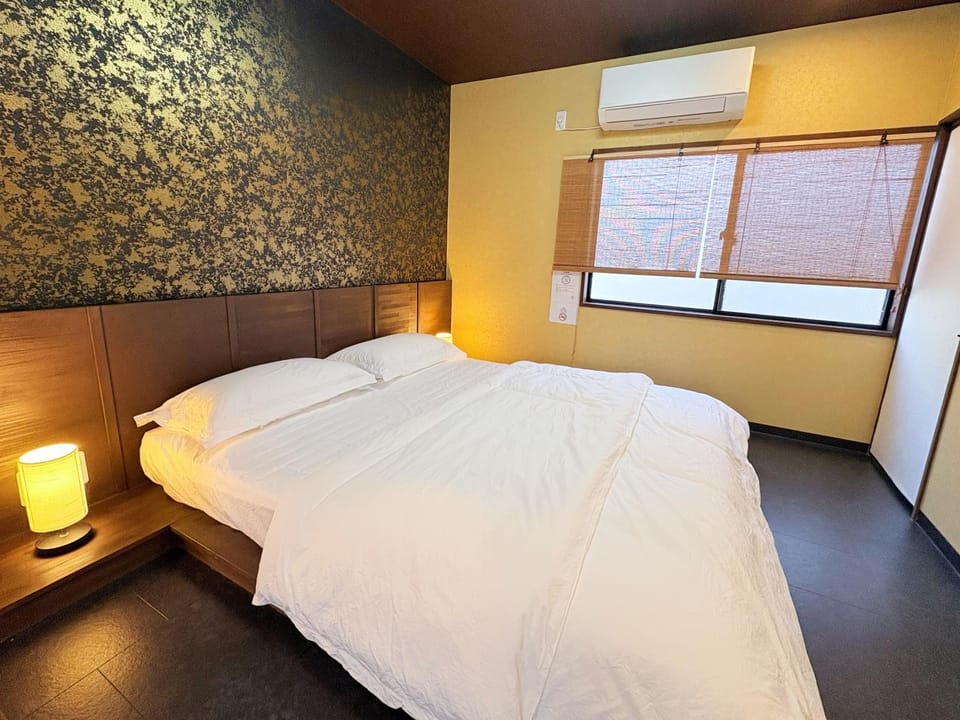 Bed, Bedroom, air conditioner