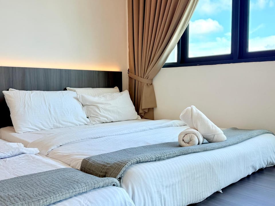 Bed, View (from property/room), View (from property/room), Bedroom, City view, City view, air conditioner