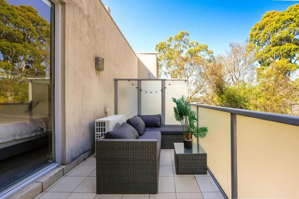 Upscale 1BR Apt near Monash with Parking Included Apartment in City of Monash