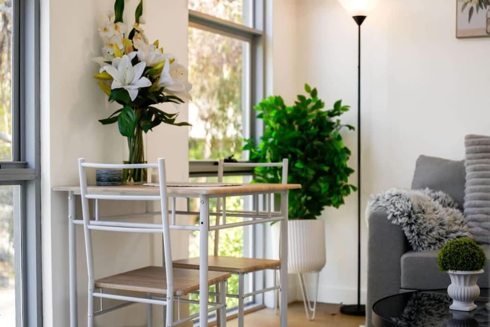 Upscale 1BR Apt near Monash with Parking Included Apartment in City of Monash