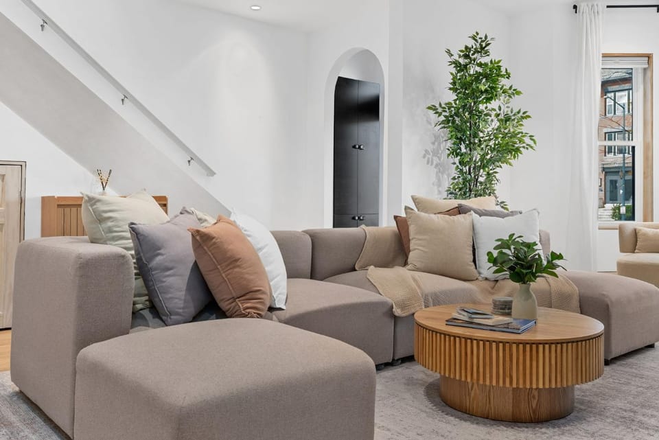 Living room, Seating area