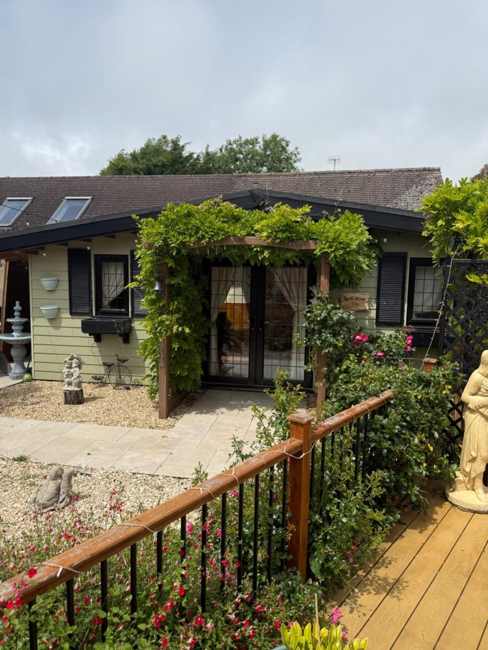 Detached property, beams, hot tub large garden House in Weymouth