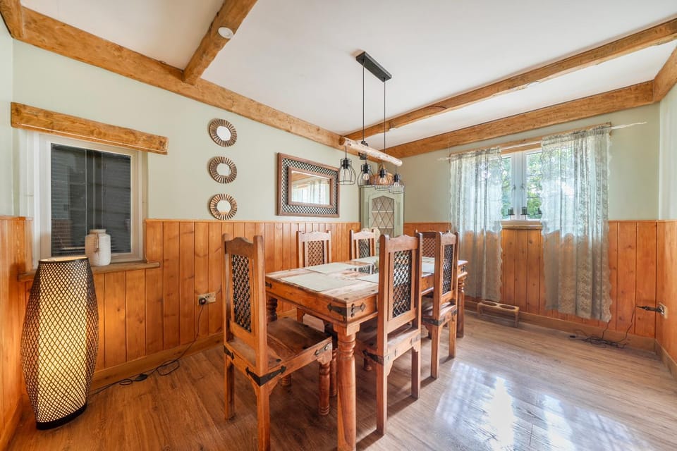 Seating area, Dining area