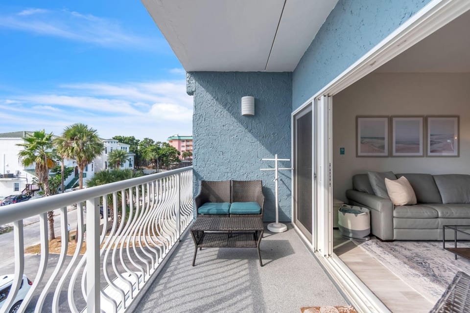 San Remo 206 House in Redington Shores