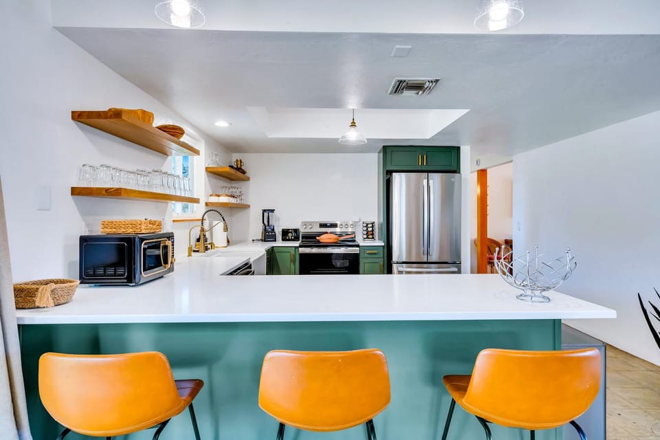 Coffee/tea facilities, Kitchen or kitchenette, dishwasher, oven, pet friendly, stove, toaster