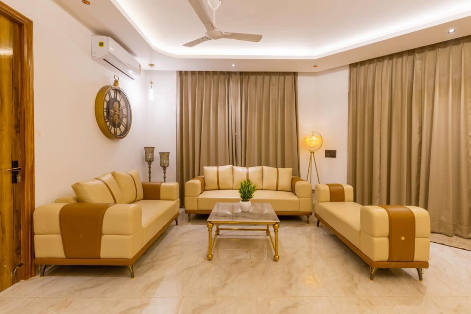 ELIVAAS Vedaaz Farms Pet-friendly 4-BHK Villa With Private Outdoor Pool and Garden area Villa in Noida