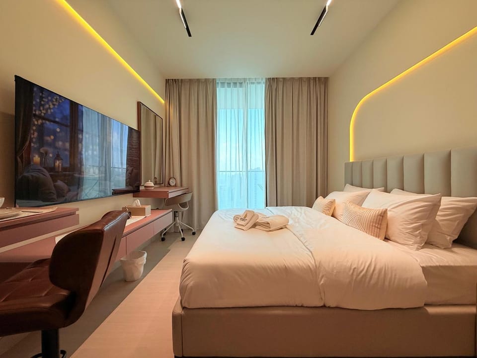 Bed, TV and multimedia, Living room, Photo of the whole room, Bedroom