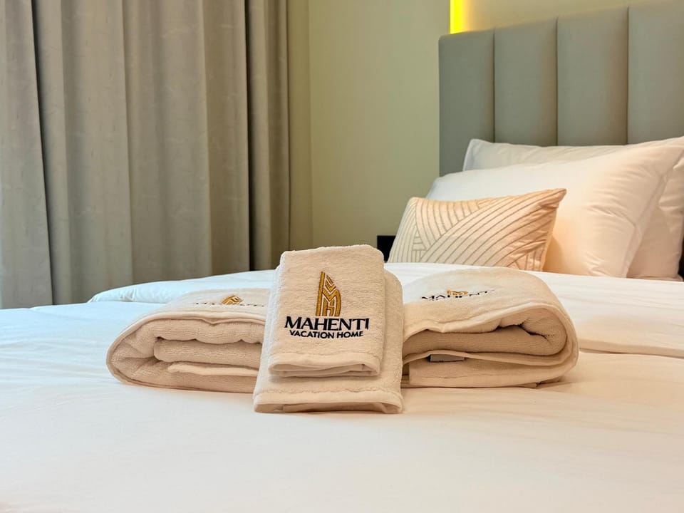 Bed, towels