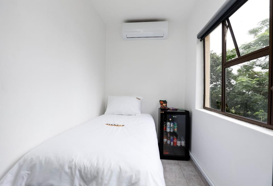 Sea Breeze Guesthouse Bed and Breakfast in Durban