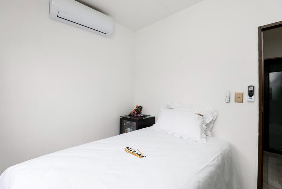 Sea Breeze Guesthouse Bed and Breakfast in Durban