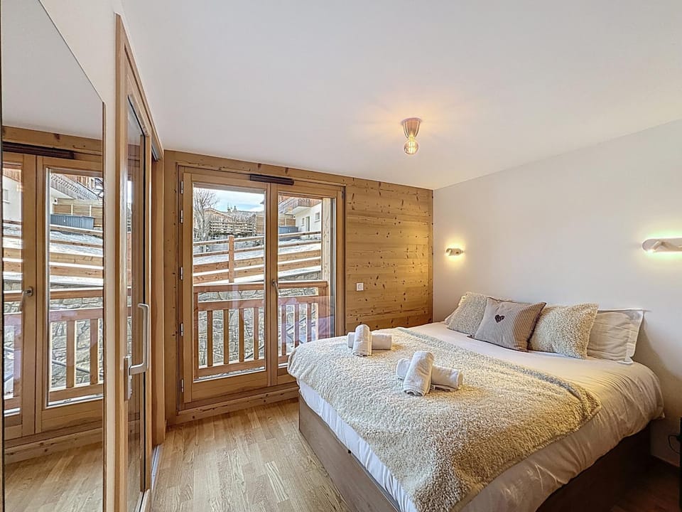 Bed, Bedroom