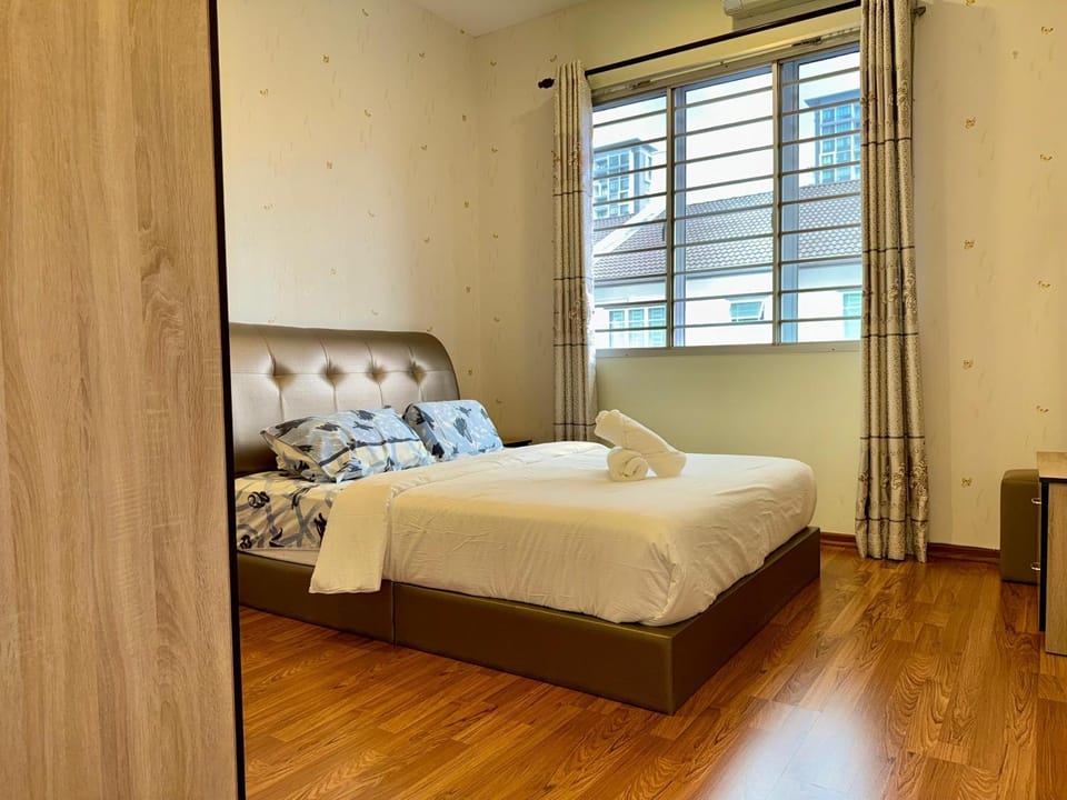 Bed, Bedroom, wardrobe, air conditioner