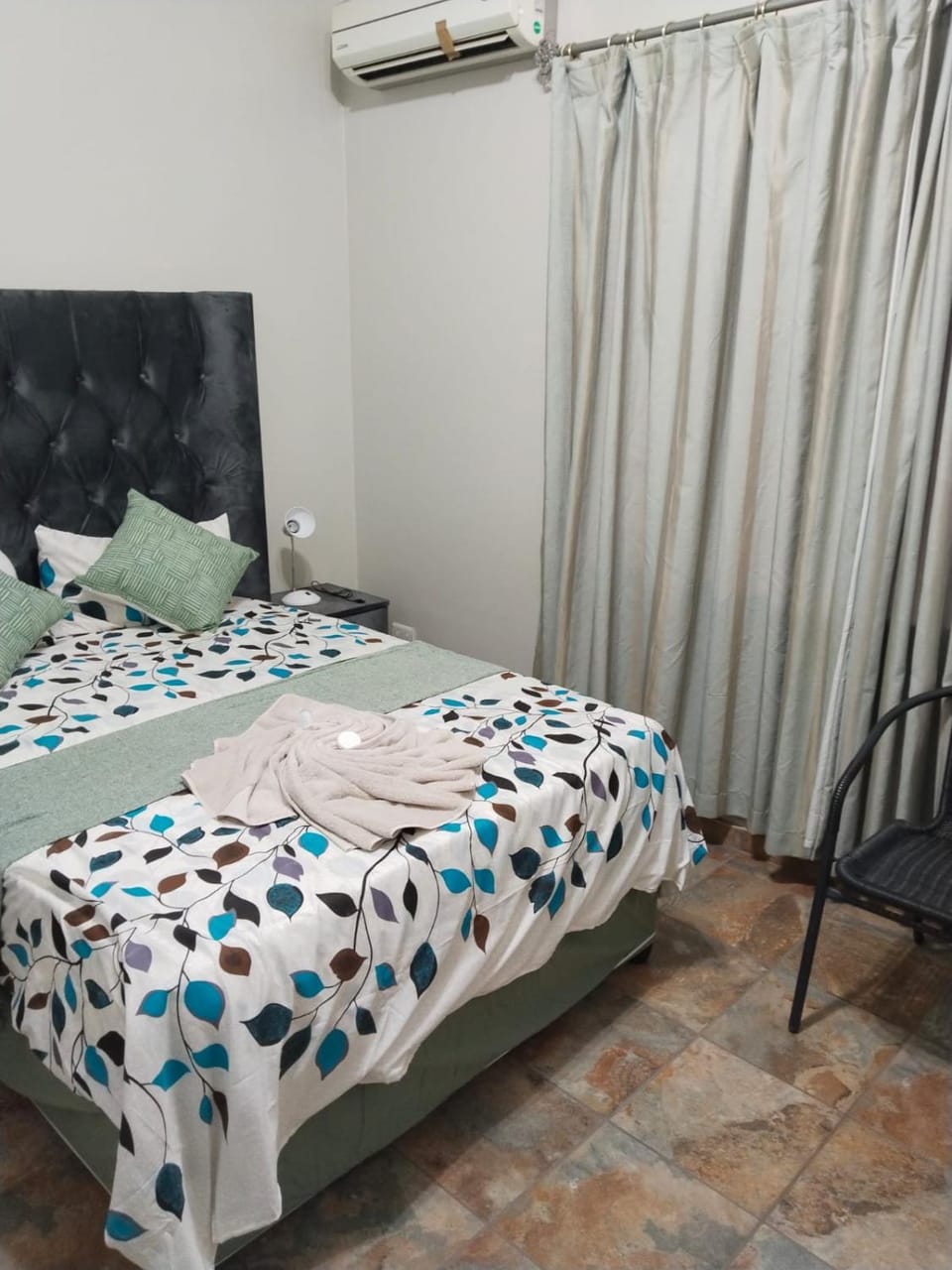 Bed, Photo of the whole room, Bedroom, air conditioner
