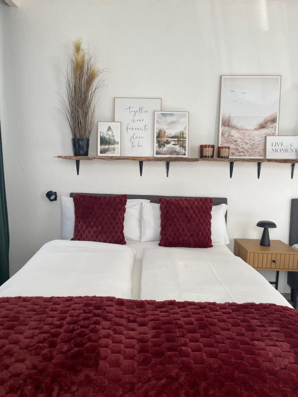 Bed, Photo of the whole room, Bedroom