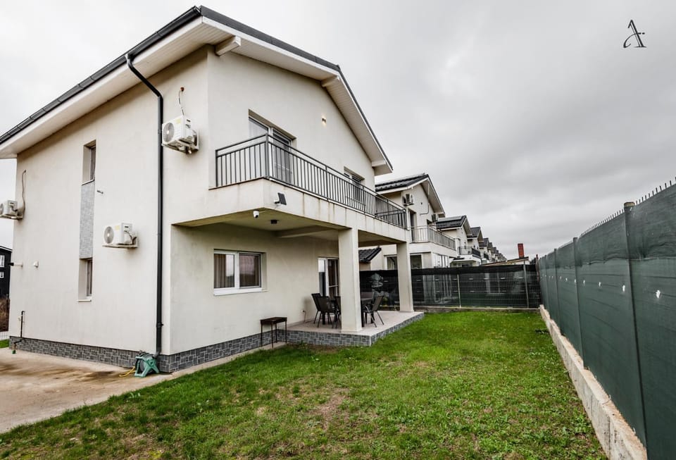 Property building, Patio, Garden, Garden view