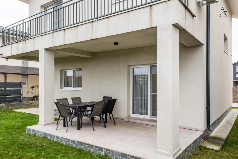 Property building, Day, Garden, Balcony/Terrace, Garden view
