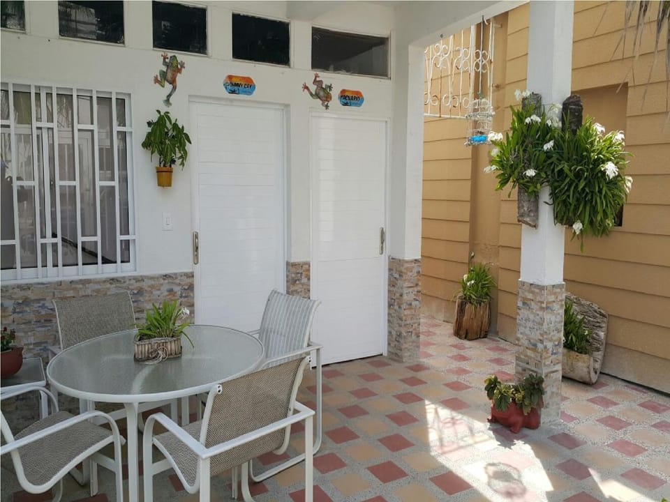 Facade/entrance, Balcony/Terrace