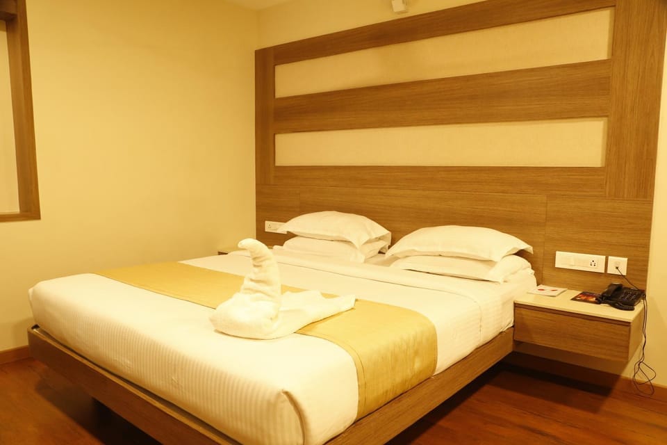 Bed, towels