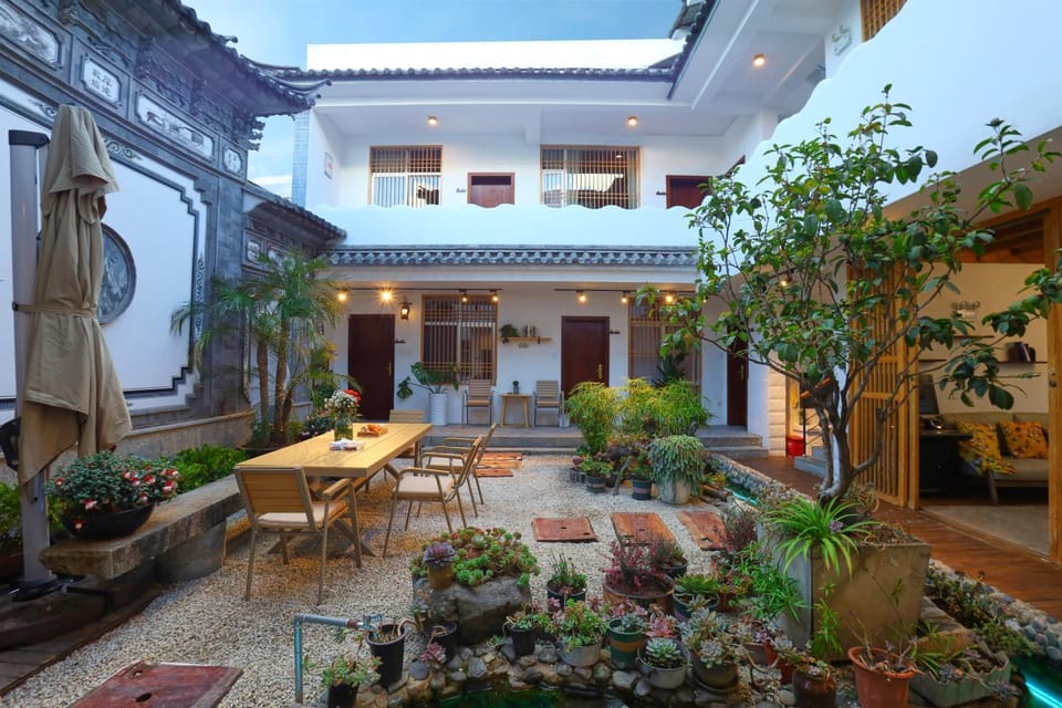 Communal lounge/ TV room, Garden, Garden view