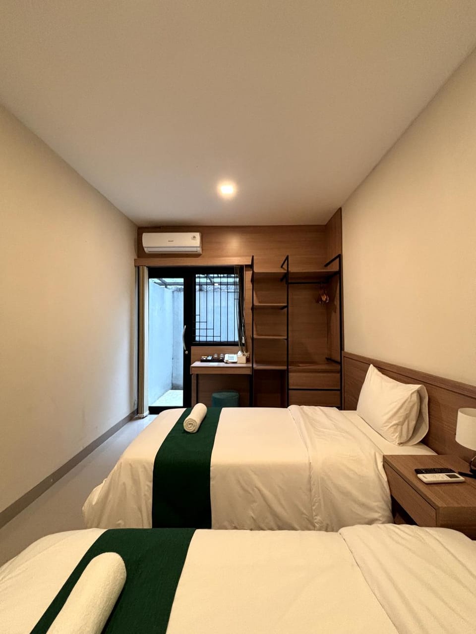 Bed, Photo of the whole room, Bedroom, air conditioner