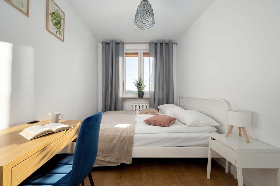 Bed, Living room, Photo of the whole room, Seating area, Bedroom, towels